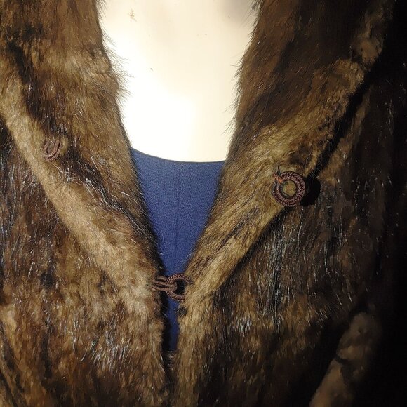 Large Animal Fur Shawl Stole Wrap Vintage Brown Satin Lining Hook Eyelets - Picture 11 of 12